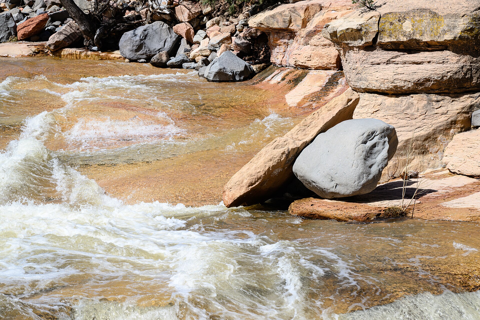 Oak Creek and sandstone at Slide Rock State Park