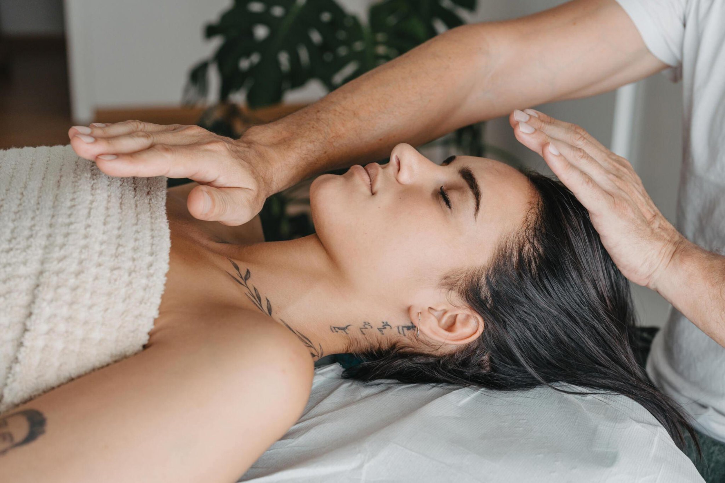 Reiki energy healing performed in conjunction with hypnotherapy in Sedona Arizona Gateway Cottage Wellness Center