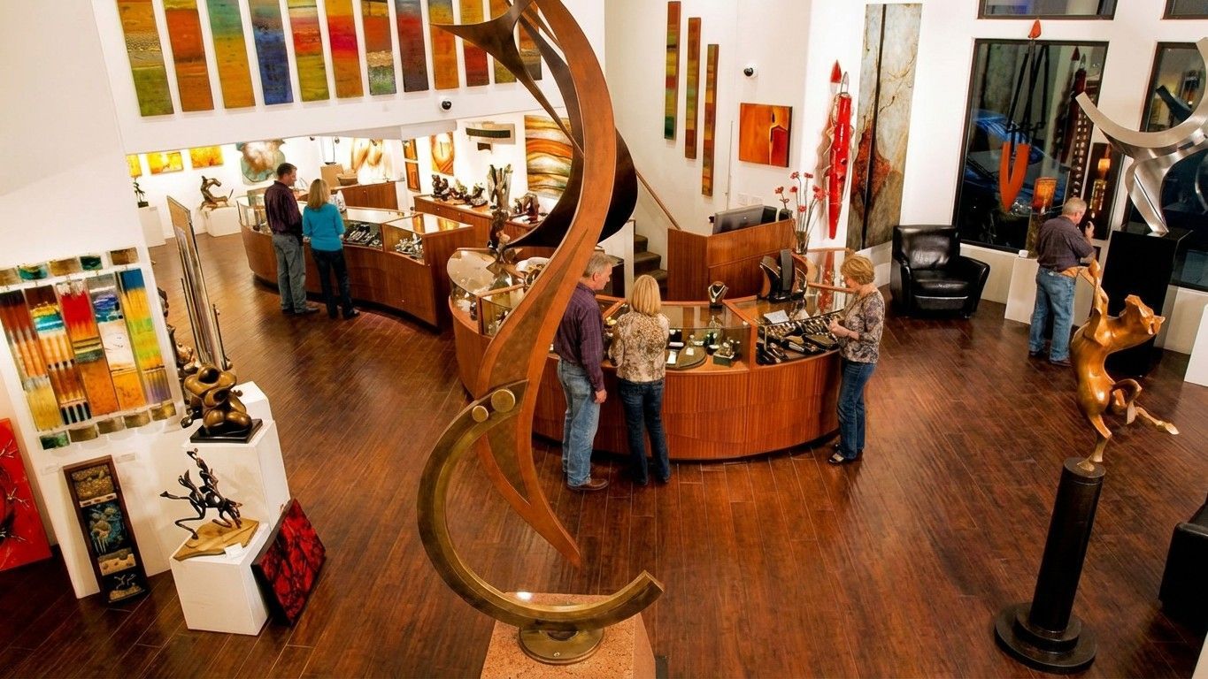 Art event and gallery activity in Sedona